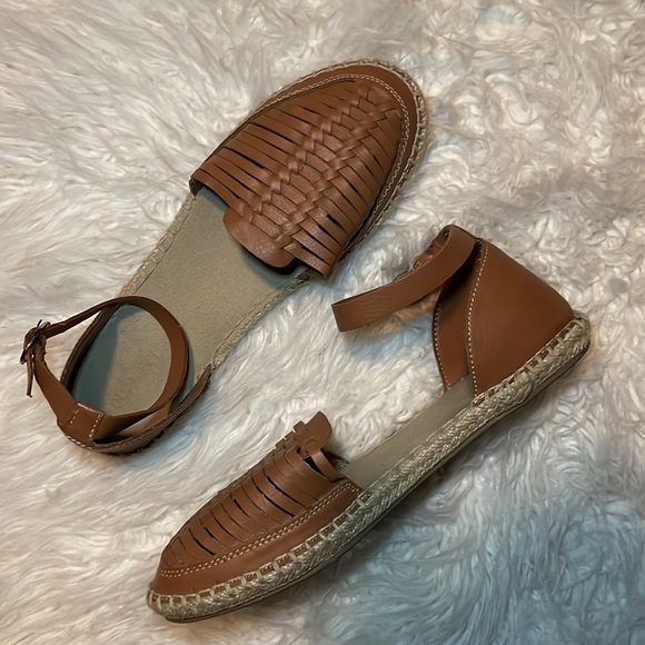 Old Navy Shoes - Old Navy Tan Sandals/Espadrille- Size 7